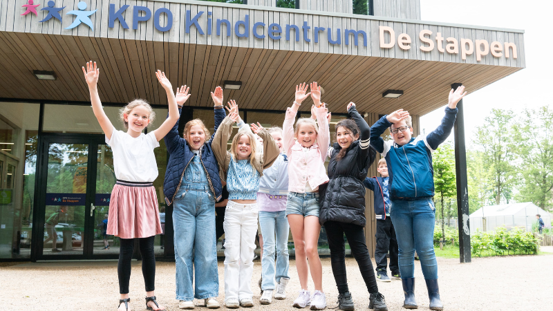 De zandbak als ontmoetingsplaats voor peuters en kleuters 